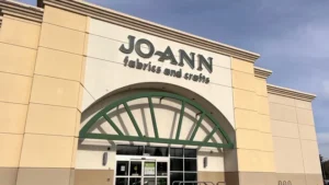 JoAnn fabrics closing 500 stores